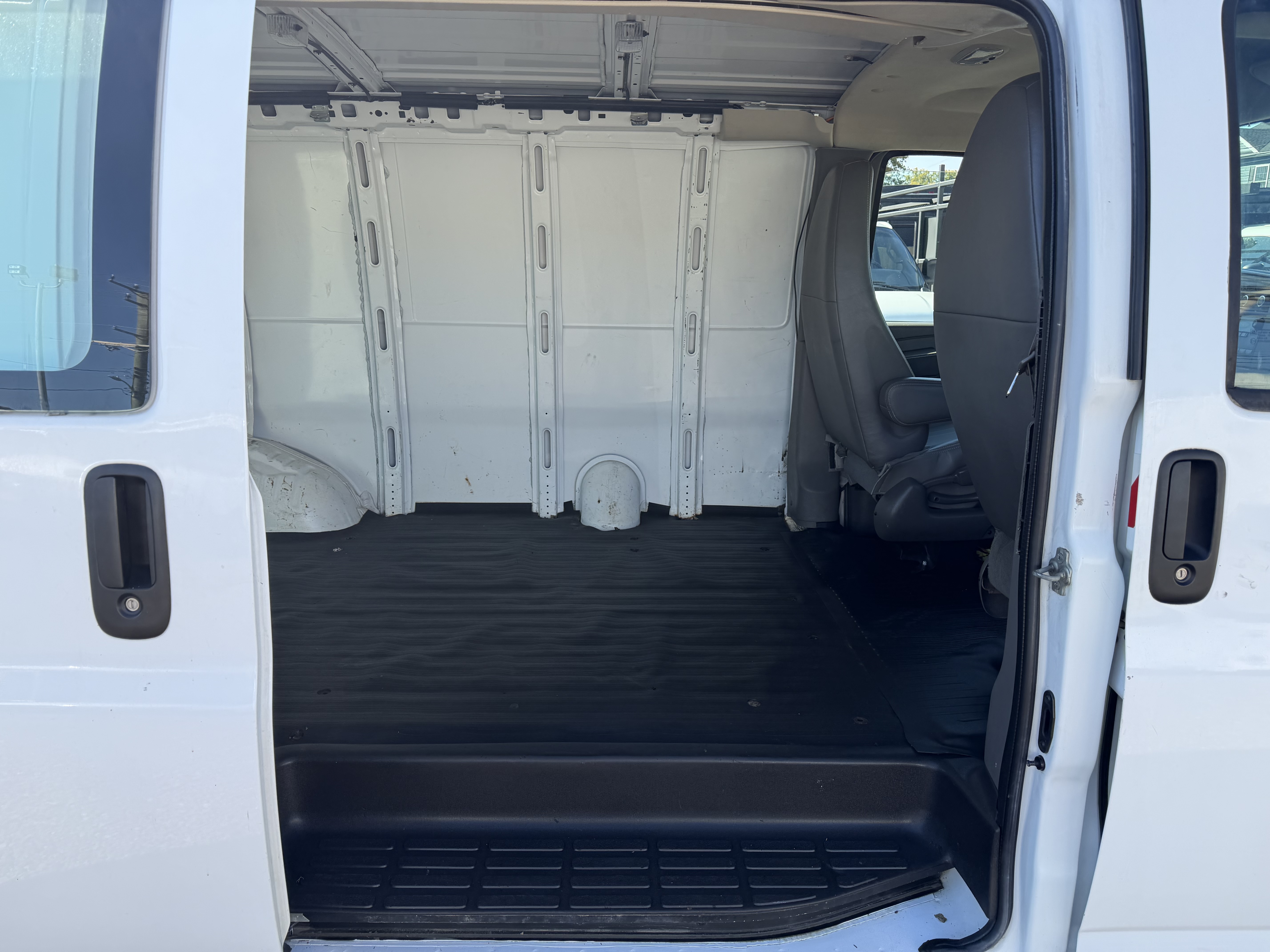 Used 2012 Chevrolet Express 1500 UNAVAIL RWD image 7