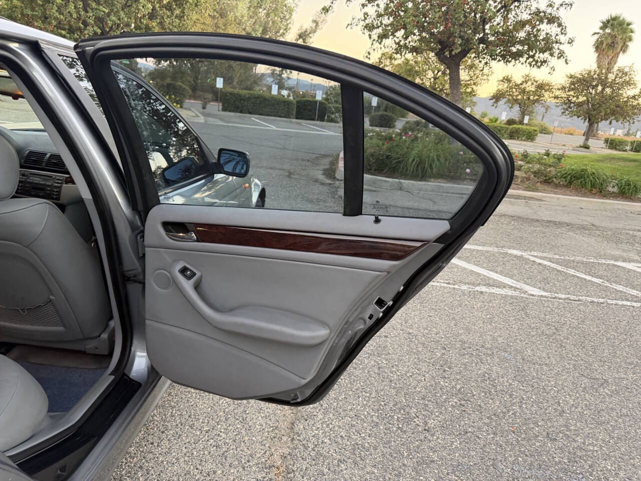 Used 2004 BMW 325i Sedan RWD image 22