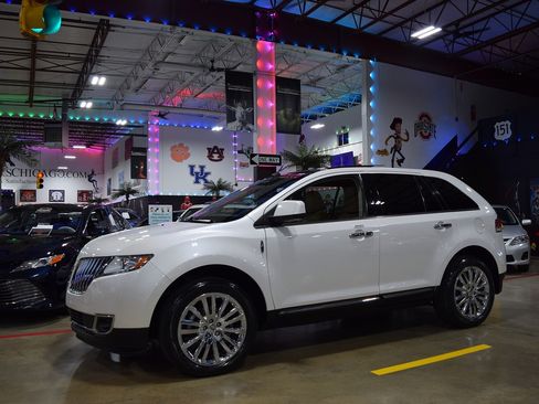 Used 2011 Lincoln MKX AWD w/ Elite Package image 4