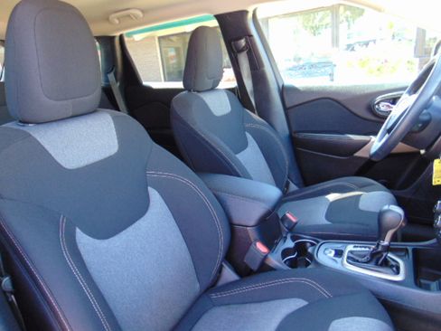 Used 2018 Jeep Cherokee Latitude image 23