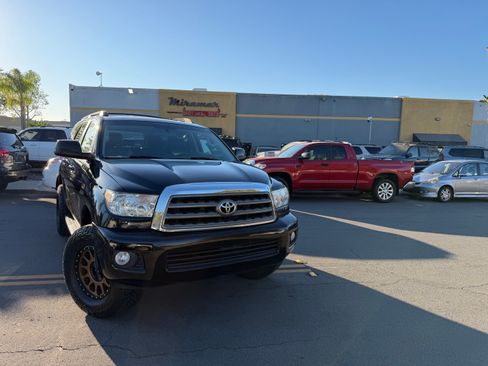 Used 2016 Toyota Sequoia SR5 image 1