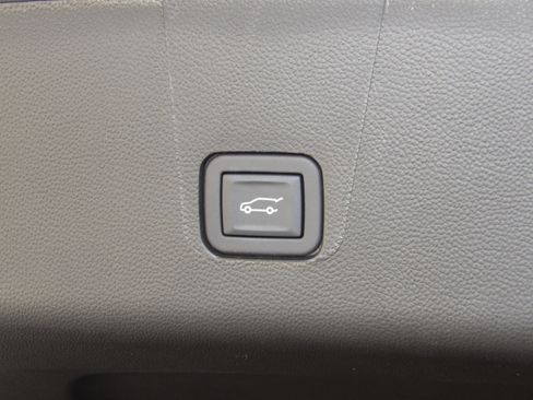 Used 2023 Chevrolet Traverse High Country image 26