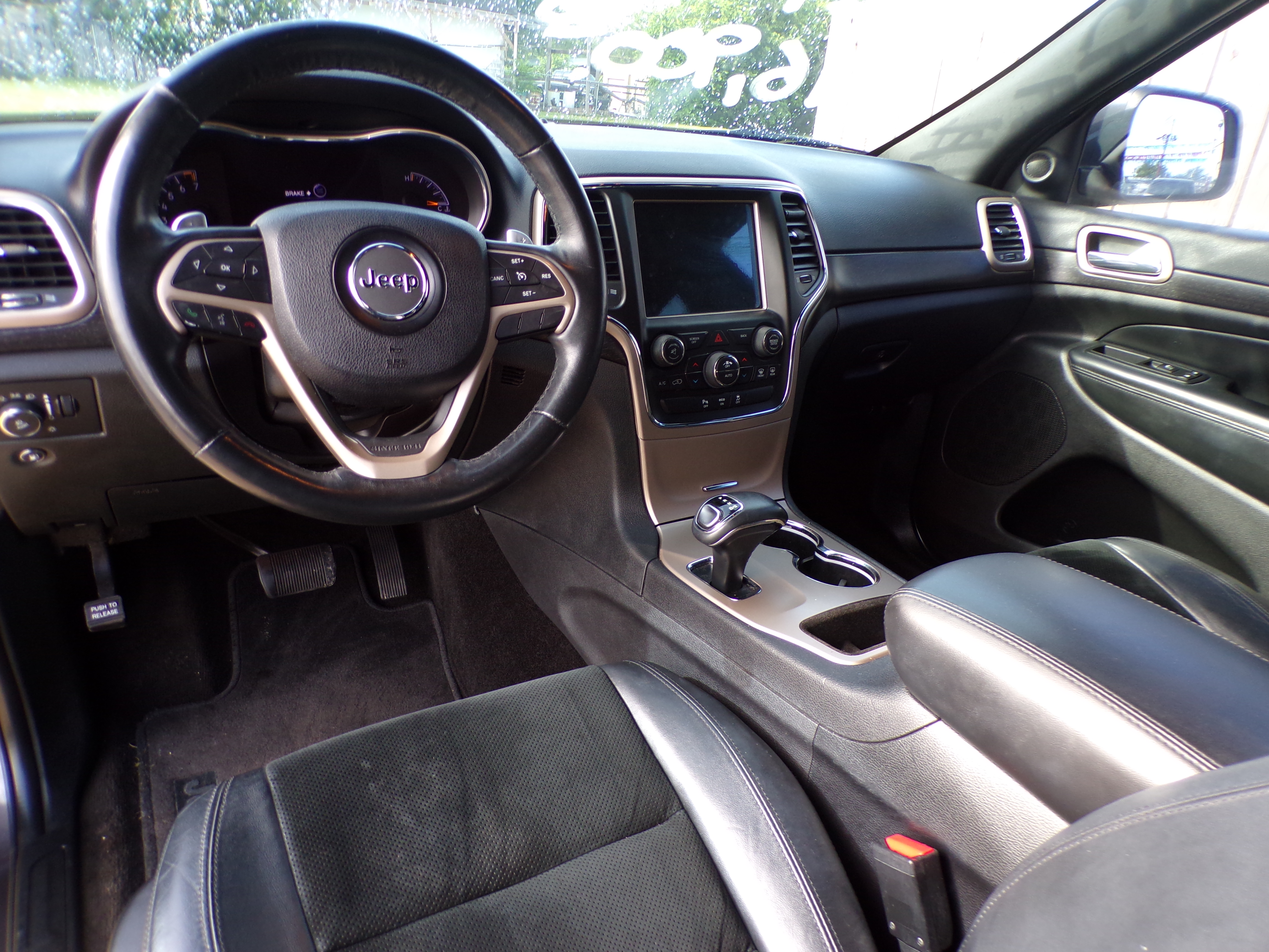 Used 2015 Jeep Grand Cherokee Altitude RWD image 8