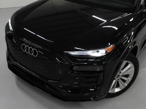 Used 2025 Audi Q6 e-tron Premium image 5
