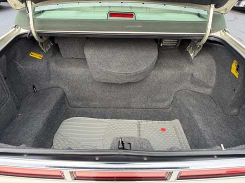 Used 1997 Lincoln Town Car Signature RWD image 51