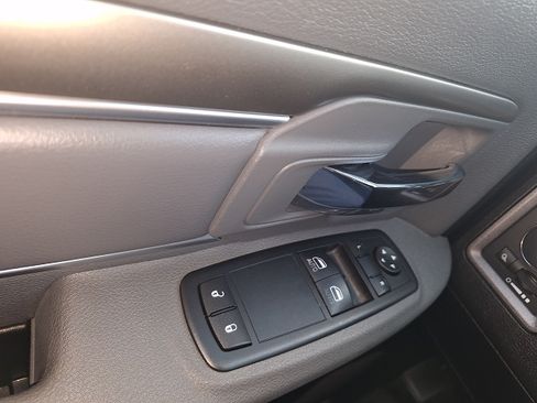 Used 2015 RAM 1500 ST image 9