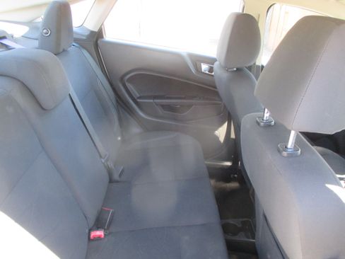 Used 2015 Ford Fiesta SE image 12