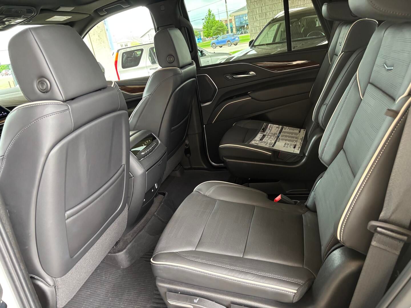 Used 2024 Cadillac Escalade 4WD Premium Luxury image 12