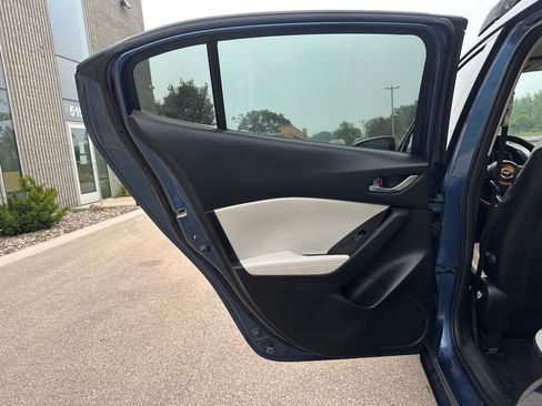 Used 2017 MAZDA MAZDA3 Grand Touring Hatchback FWD image 18