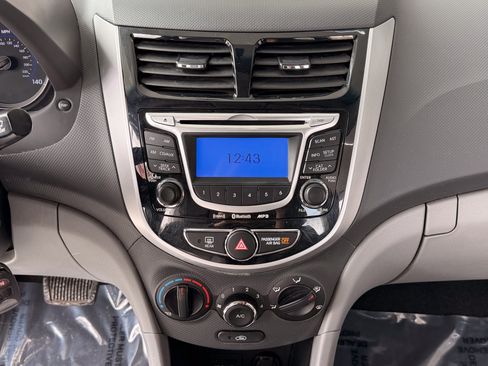 Used 2012 Hyundai Accent GLS image 11