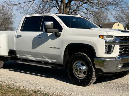 Used 2021 Chevrolet Silverado 3500 LTZ image 2