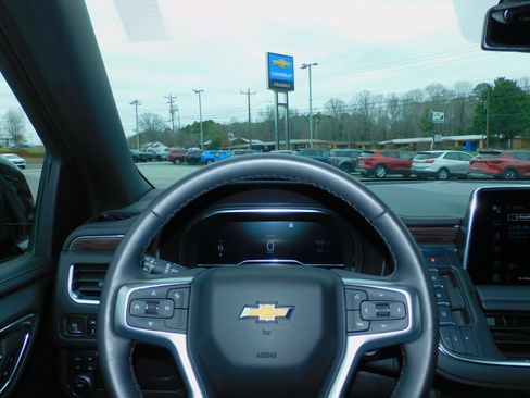 Used 2023 Chevrolet Tahoe LT image 2