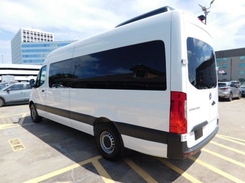 Used 2026 Mercedes-Benz Sprinter 2500 170 Passenger image 5