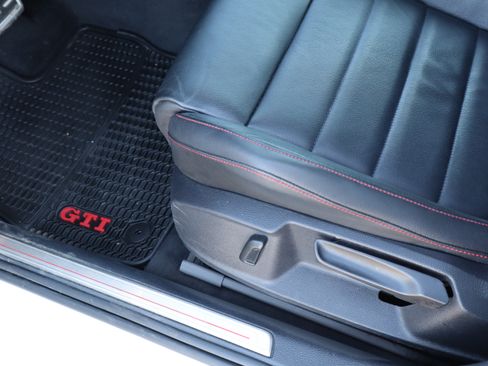 Used 2019 Volkswagen GTI SE image 19