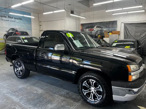 Used 2004 Chevrolet Silverado 1500 Classic W/T image 3