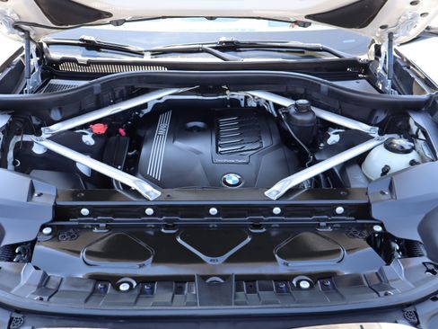 Used 2020 BMW X7 xDrive40i w/ M-Sport Package image 59