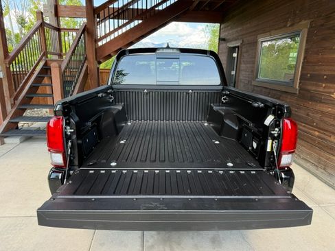 Used 2018 Toyota Tacoma 4x4 Double Cab image 5