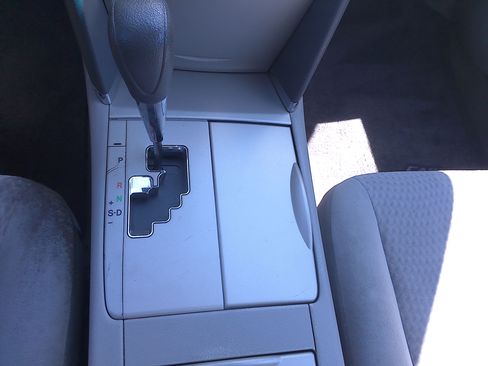 Used 2011 Toyota Camry LE image 18