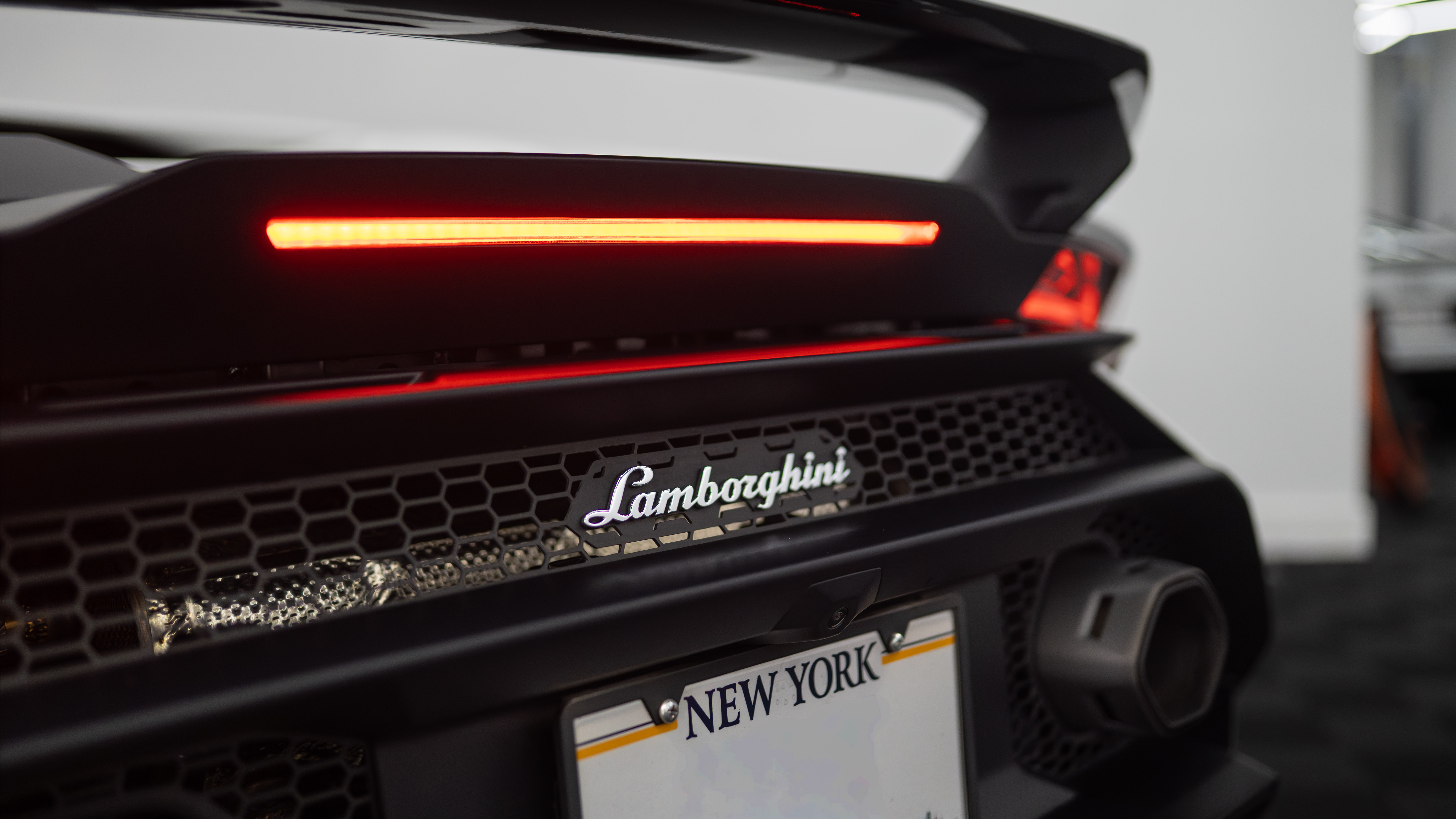 Used 2023 Lamborghini Huracan Tecnica Coupe RWD image 7