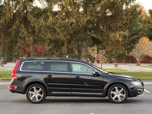 Used 2015 Volvo XC70 T6 Platinum image 2