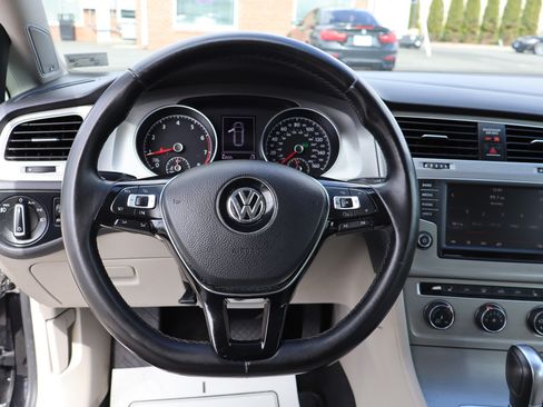 Used 2016 Volkswagen Golf SE image 21