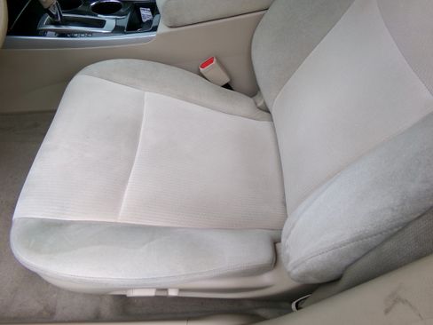 Used 2013 Nissan Altima SV FWD image 9