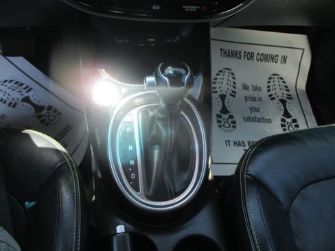 Used 2016 Kia Soul + FWD image 10