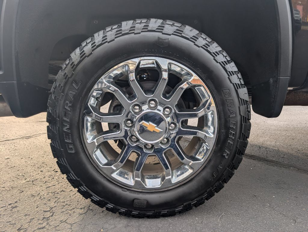Used 2024 Chevrolet Silverado 2500 4x4 Crew Cab LTZ image 7