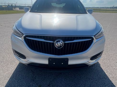 Used 2019 Buick Enclave Essence FWD image 2