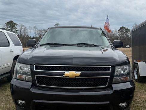 Used 2013 Chevrolet Suburban LT image 1