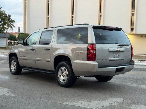 Used 2008 Chevrolet Suburban 4WD image 3