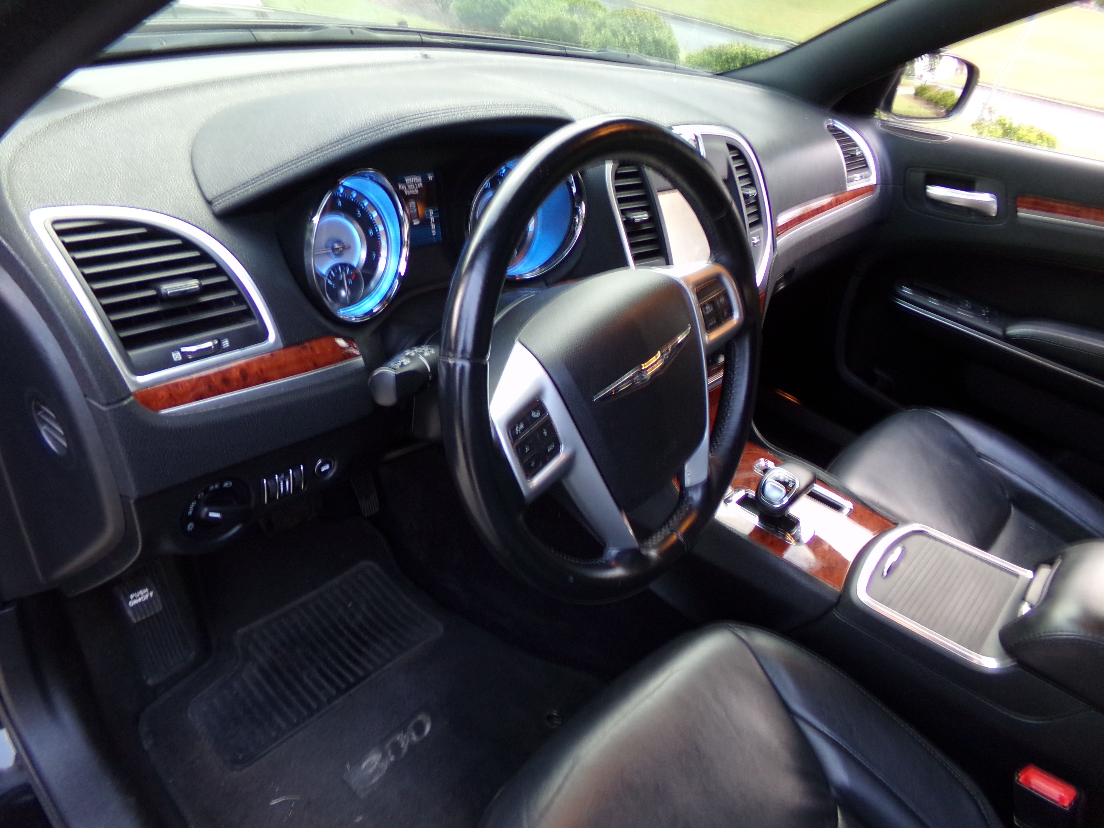 Used 2014 Chrysler 300 S RWD image 12