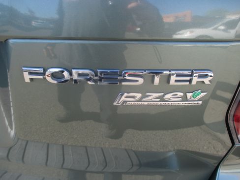 Used 2016 Subaru Forester 2.5i Premium AWD/4WD image 12