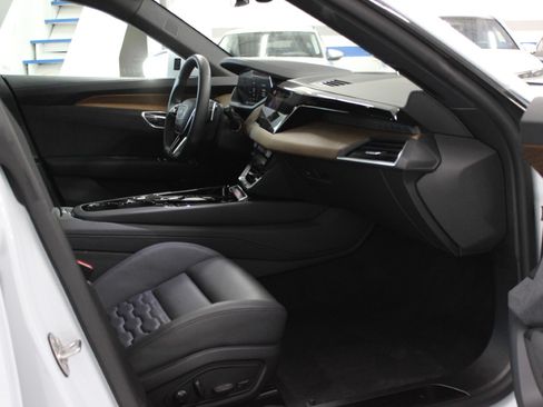 Used 2023 Audi e-tron GT Premium Plus image 42