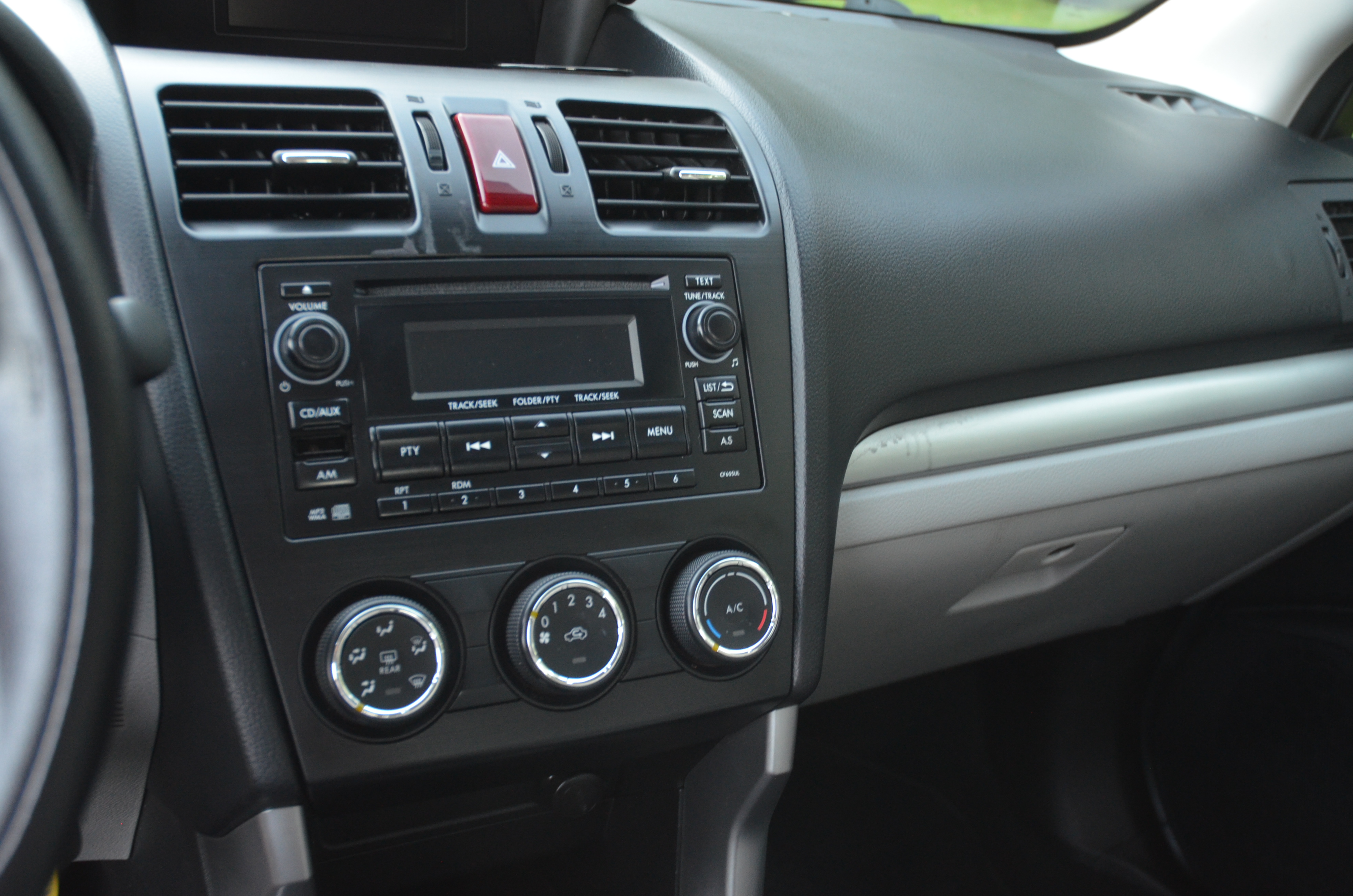 Used 2014 Subaru Forester 2.5i AWD/4WD image 16