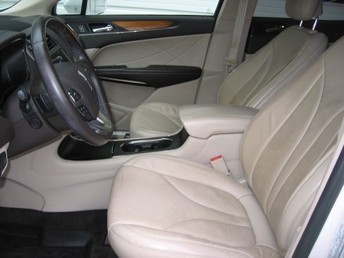 Used 2017 Lincoln MKC Select image 6