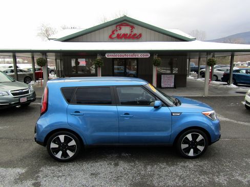 Used 2016 Kia Soul + image 1