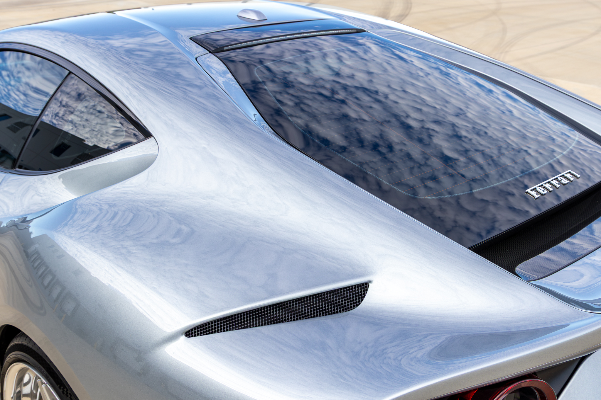 Used 2018 Ferrari 812 Superfast RWD image 13