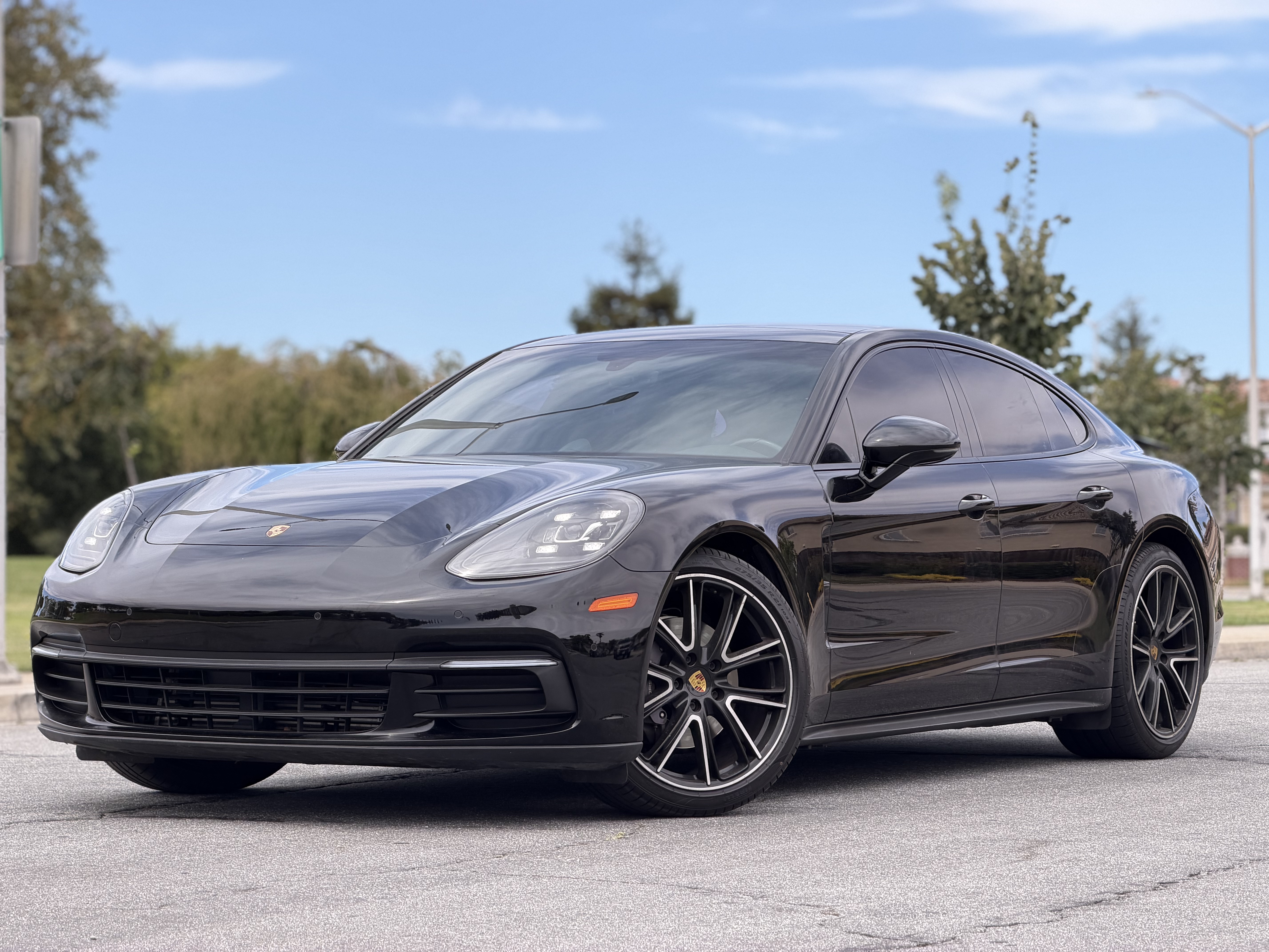 Used 2018 Porsche Panamera 4 image 1