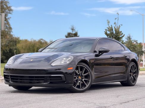 Used 2018 Porsche Panamera 4 image 1