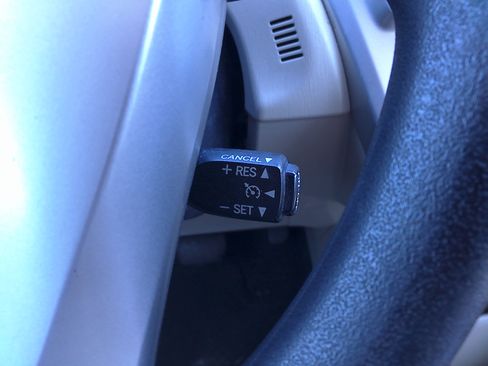 Used 2012 Toyota Prius V image 28