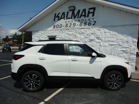 Used 2023 Chevrolet TrailBlazer ACTIV image 2