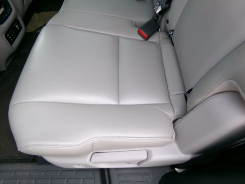 Used 2016 Honda Pilot AWD Touring image 10