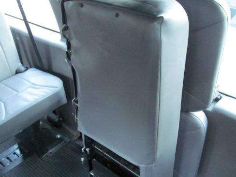 Used 2006 Ford E-350 and Econoline 350 image 17