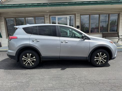 Used 2018 Toyota RAV4 AWD LE image 1