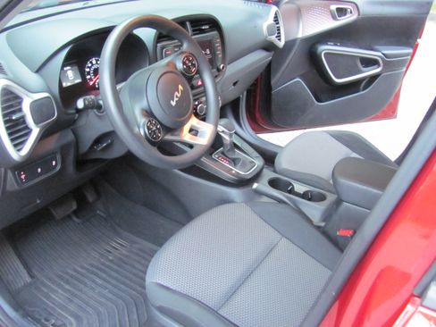Used 2022 Kia Soul LX FWD image 9