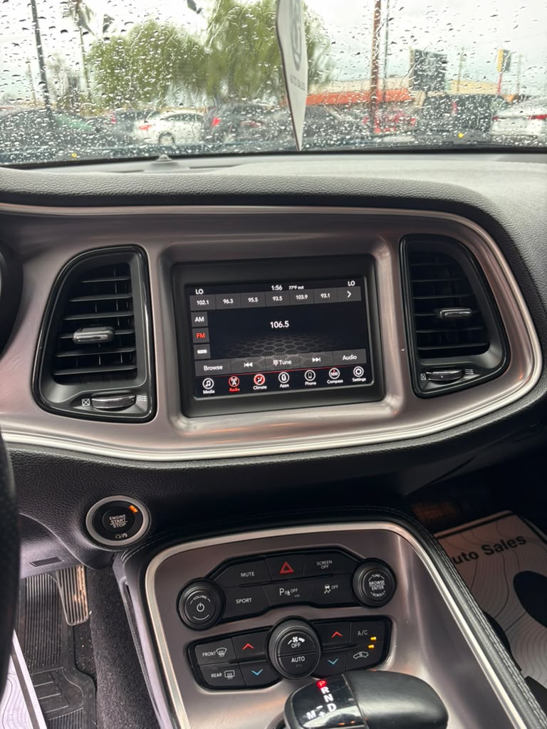 Used 2022 Dodge Challenger R/T RWD image 3