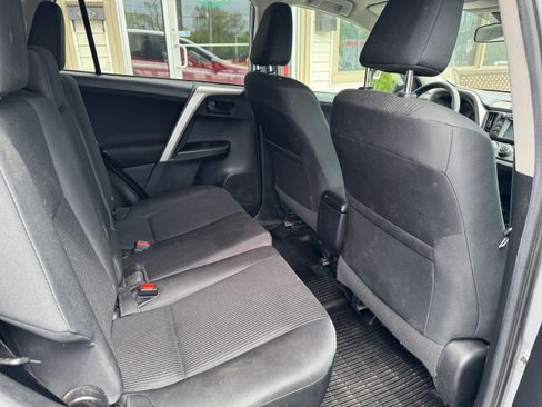 Used 2018 Toyota RAV4 AWD LE image 16