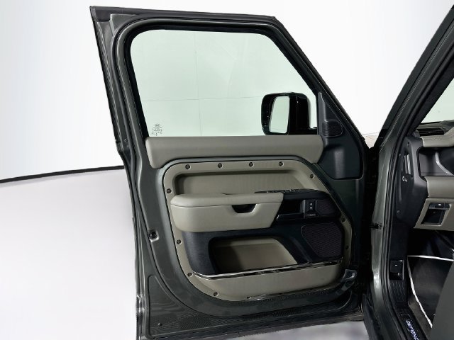 Used 2025 Land Rover Defender 110 OCTA AWD/4WD image 11