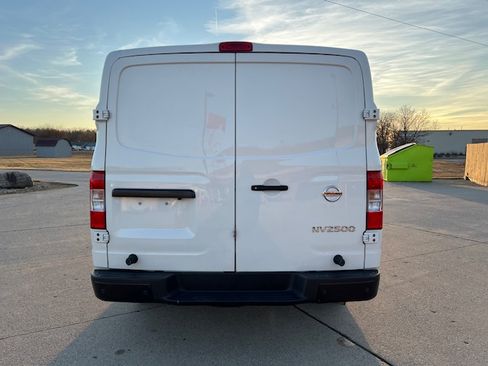 Used 2021 Nissan NV 2500 S image 5
